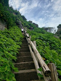 洞窟問登山